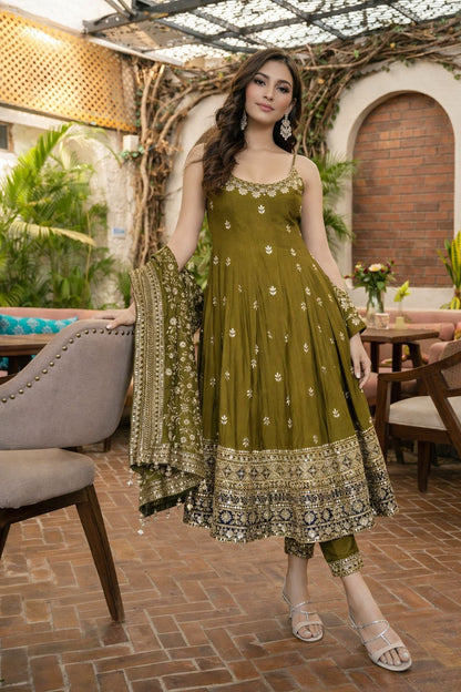 Alveera Premium Quality Anarkali Suit Set with Color