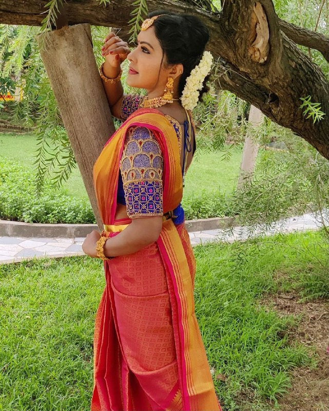 Kanchipuram Banarasi Saree with Golden Weaving Zari Thread Borders