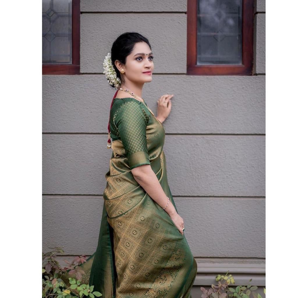 Green Banarasi Jacquard Saree with Zari Woven Pattern