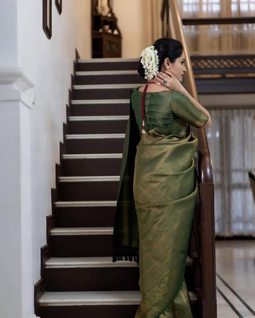 Green Banarasi Jacquard Saree with Zari Woven Pattern