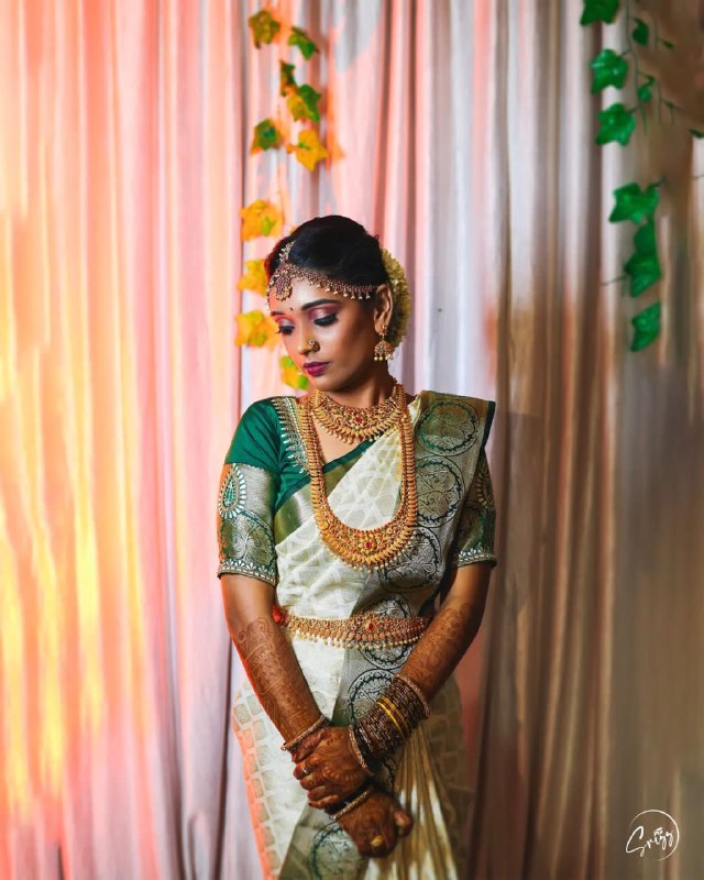 White Pure Silk Banarasi Saree with Kadwa Technique