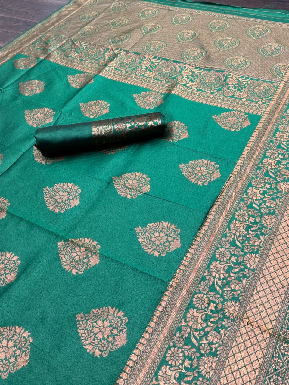 Soft Silk Jacquard Waving Saree With Art Silk Blouse